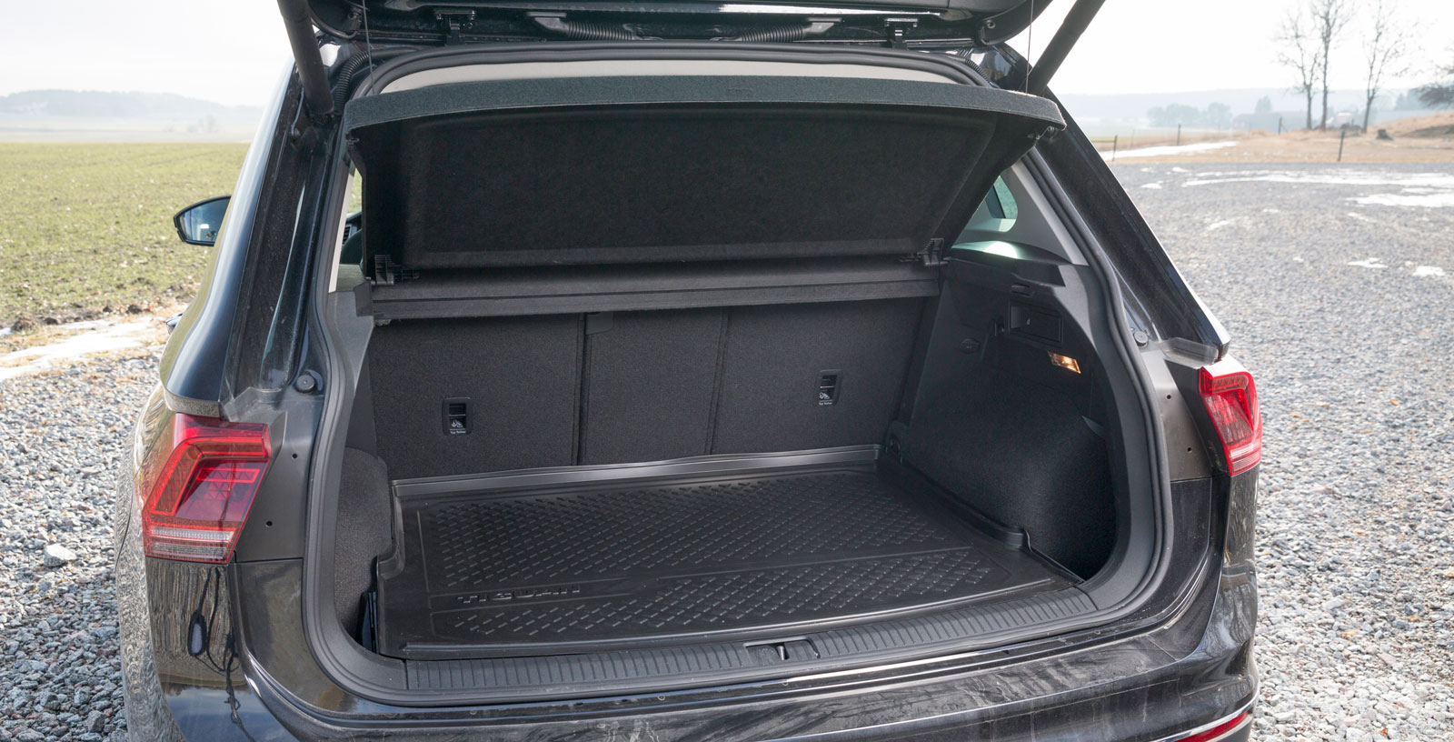 VW är cirka 20 centimeter kortare än Kia och Skoda och lastutrymmet inte lika stort – men varje centimeter är väl utnyttjad och ryggstödet bak är tredelat också här. Som mest fick vi in 29 backar.