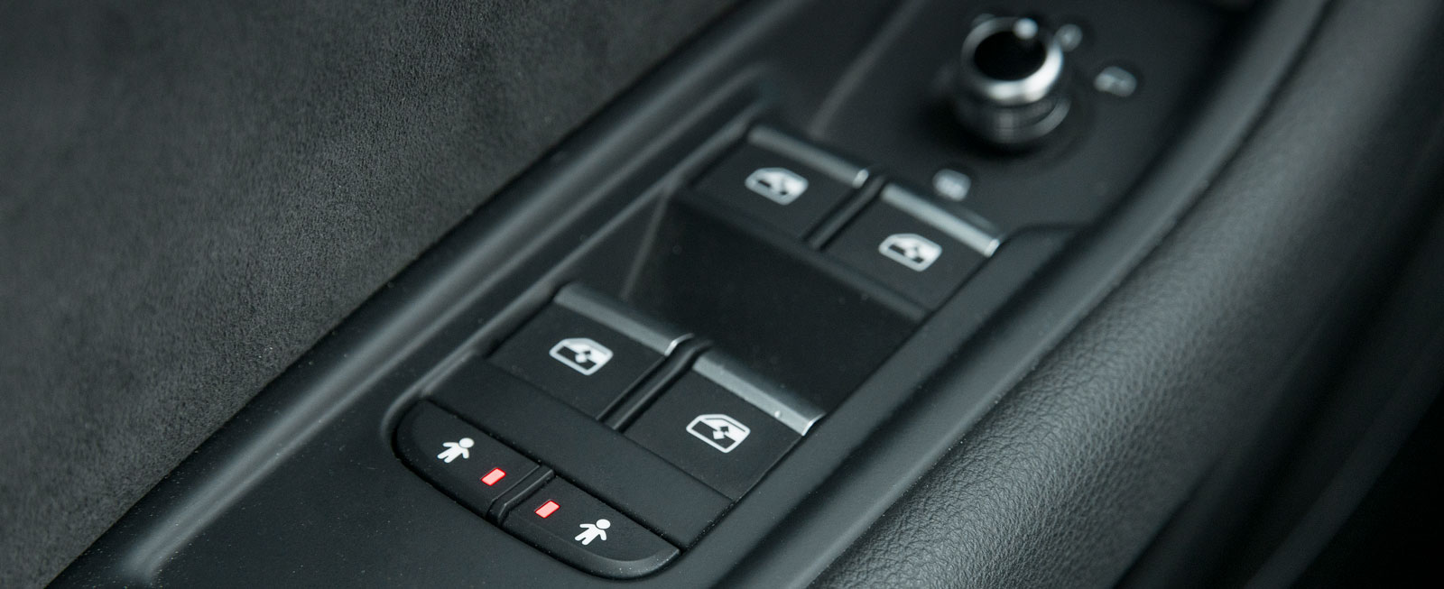 I Audi finns elektriskt reglerbara barnsäkerhetslås för bakdörrarna.