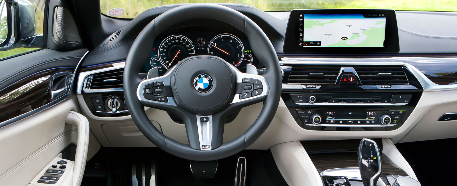 Ren lyxkänsla, lättskött och suverän detaljfinish, men knappast revolutionerande design – i senaste 5-serien känner BMW-föraren snabbt igen sig.