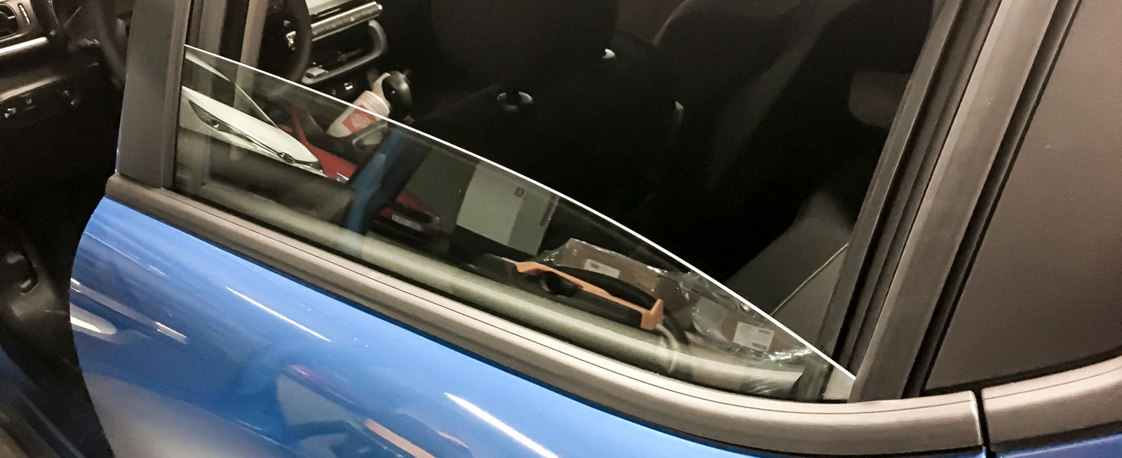 Insteget bak är helt okej i C3, men bakdörrarnas rutor kan inte hissas ned mer än så här.
