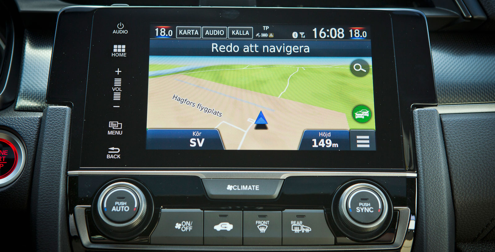 Hondas system omfattar det mesta man kan önska men gränssnittet är rätt ”eget” och kan ta tid att begripa. Grafiken känns också en smula nattstånden.