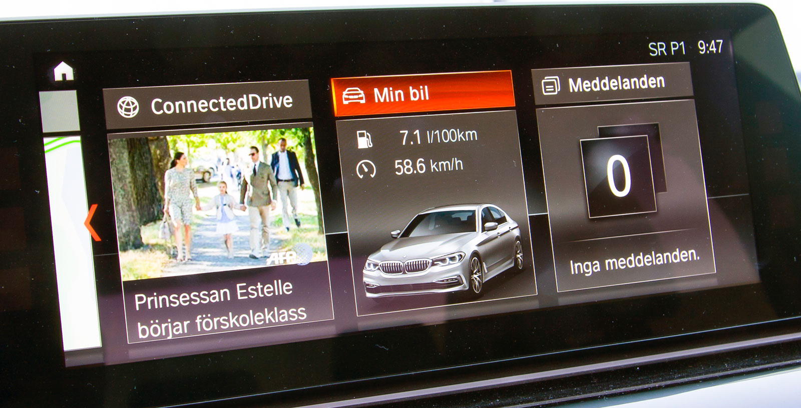 BMW kan manövreras på fyra sätt: röst, gester, pek och med iDrive-vredet. Mycket tydlig grafik med informativ vägledning vidare från den funktion man befinner sig i.