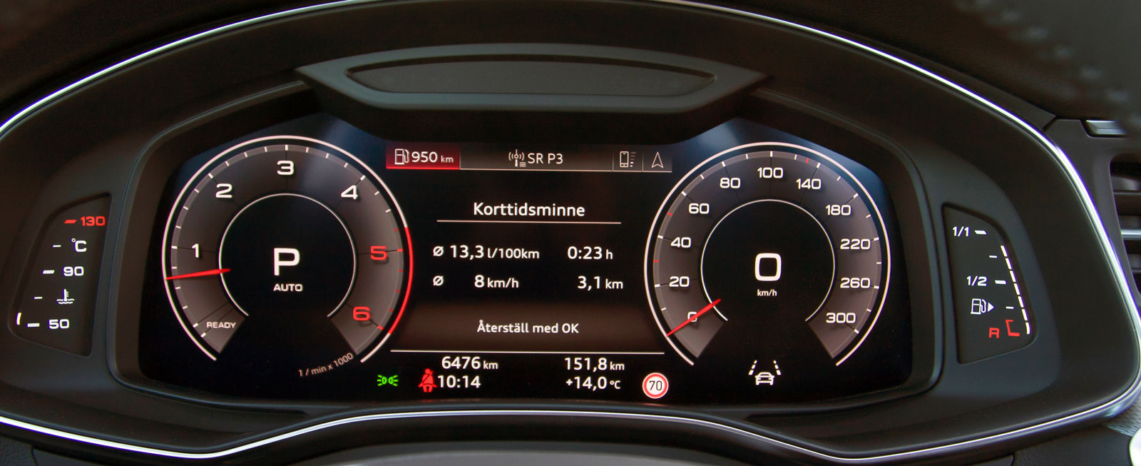 Informationsrik instrumentgrupp men det är lätt att bläddra rätt och utseendet kan enkelt varieras. För 22 200 kronor erhålls ”virtual cockpit” med exempelvis utökad navigationsvisning framför föraren.
