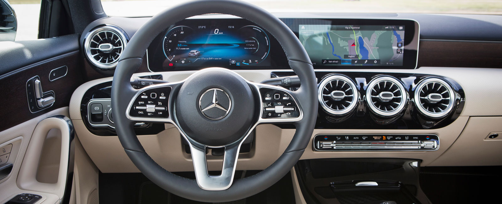 Som en jätte-iPhone på tvären i A-klass. Nya stilen hos Mercedes tilltalar säkert en yngre publik och är läcker att se och – faktiskt! – enkel att sköta.