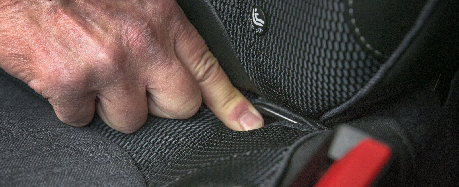 Isofixfästen i passagerarstolen fram standard i Renault. Bravo!