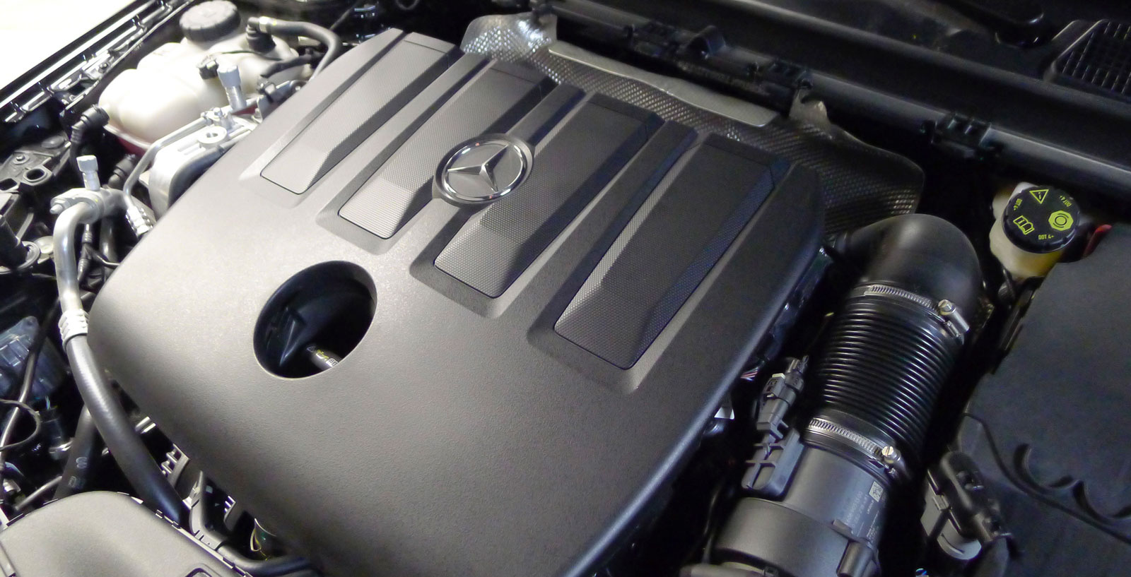 180 d är ännu så länge enda dieselalternativet för A-klass. Motorn är i grunden den samma som tidigare men har bland annat fått högre effekt, från 109 hk till 116. Mjuk och civiliserad gång, lite ”metallisk” ton vid gaspådrag och riktigt snål på bränsledropparna.