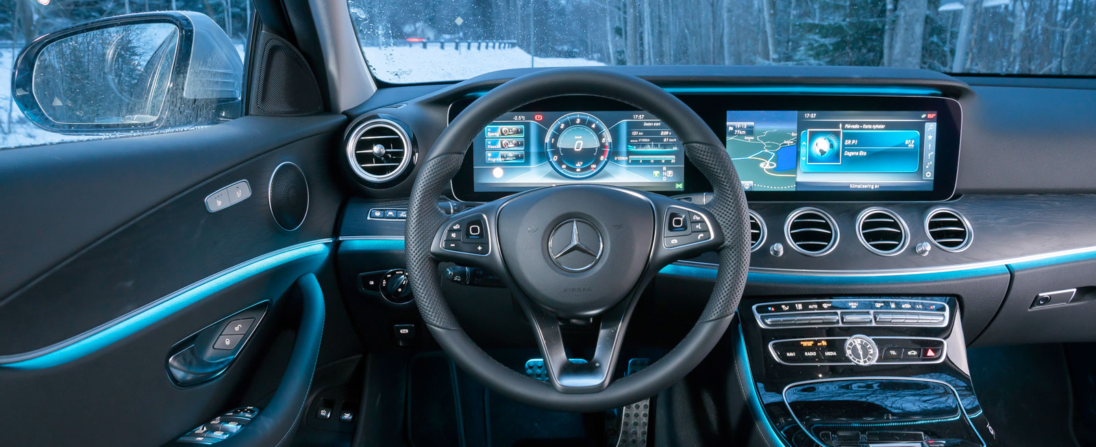 Mercedes slår konkurrenterna på fingrarna när det gäller vad som ska visas och hur. Oändliga möjligheter, men finesserna är dyra tillval (teknikpaket).