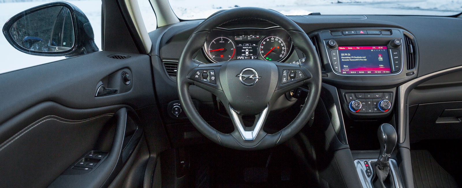 Inga konstigheter i Opel, med enkel och tydlig klimatanläggning. Pekskärmen på 7-tum är inte den bästa, men funktionerna lättbegripliga.
