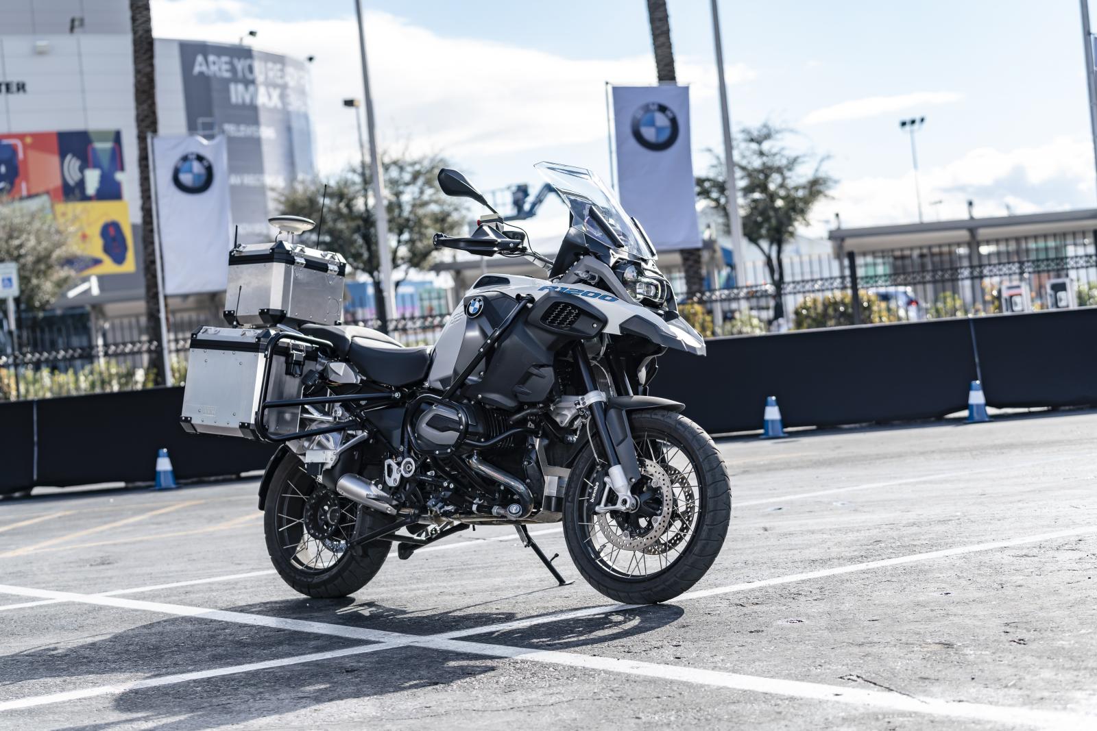 BMW:s självkörande motorcykel