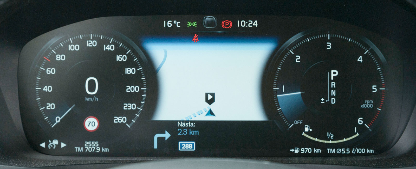 Instrumenten i V60 är av samma snitt som i alla nyare Volvomodeller och inget fel i det – klar grafik och enkelt att frammana olika information.