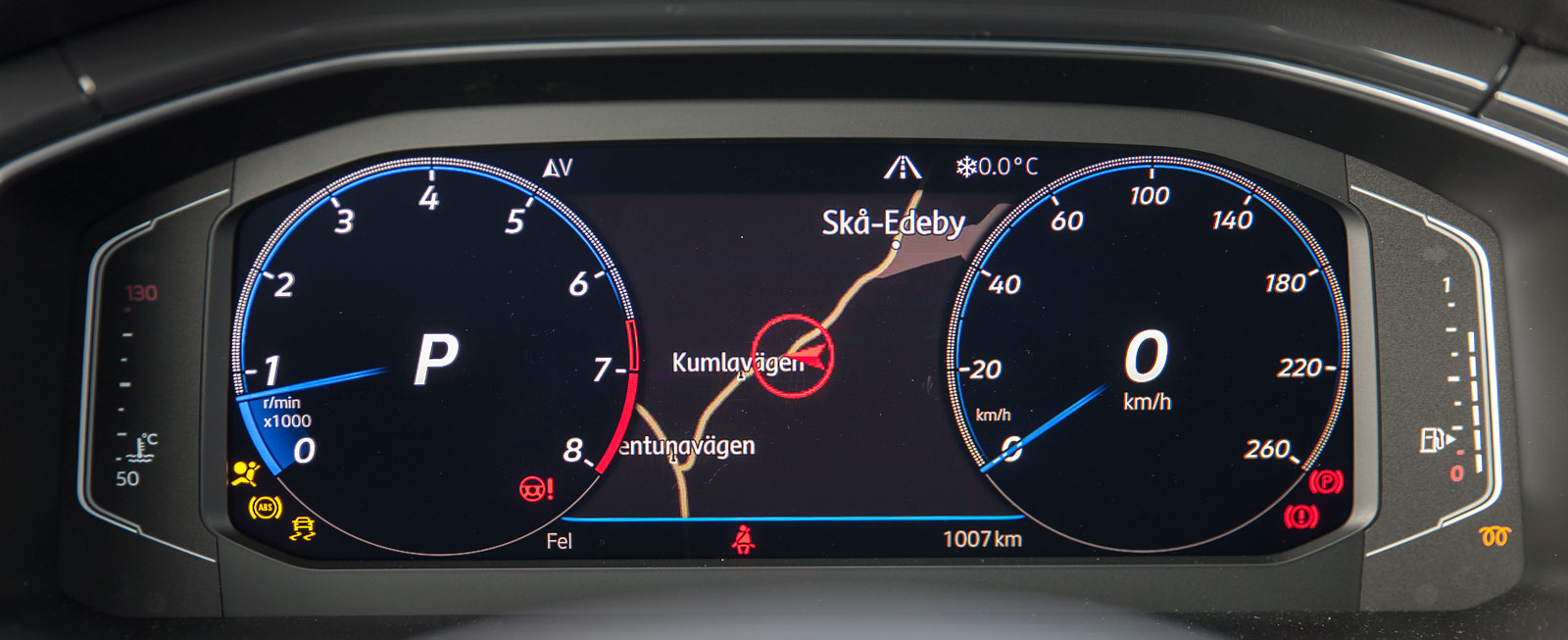 ”Active Info Display” kallas den helt digitala instrumentgrupp som är standard i GT-versionen. Utseendet kan varieras efter behag och kartvisningen placeras rakt framför ögonen.