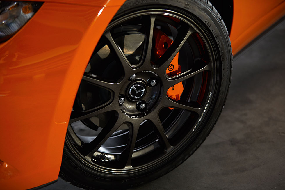 Mazda MX-5 firar 30 i orange