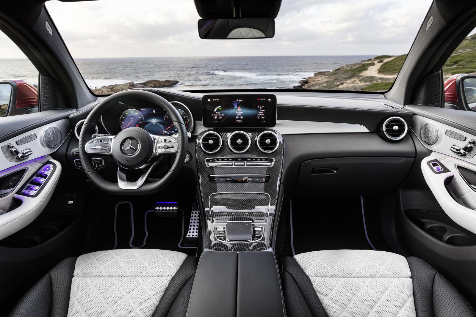 Finputsad design och nya motorer för GLC Coupé