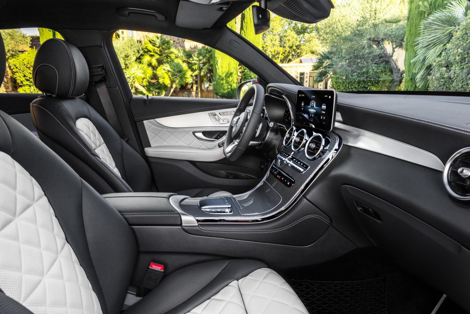 Finputsad design och nya motorer för GLC Coupé