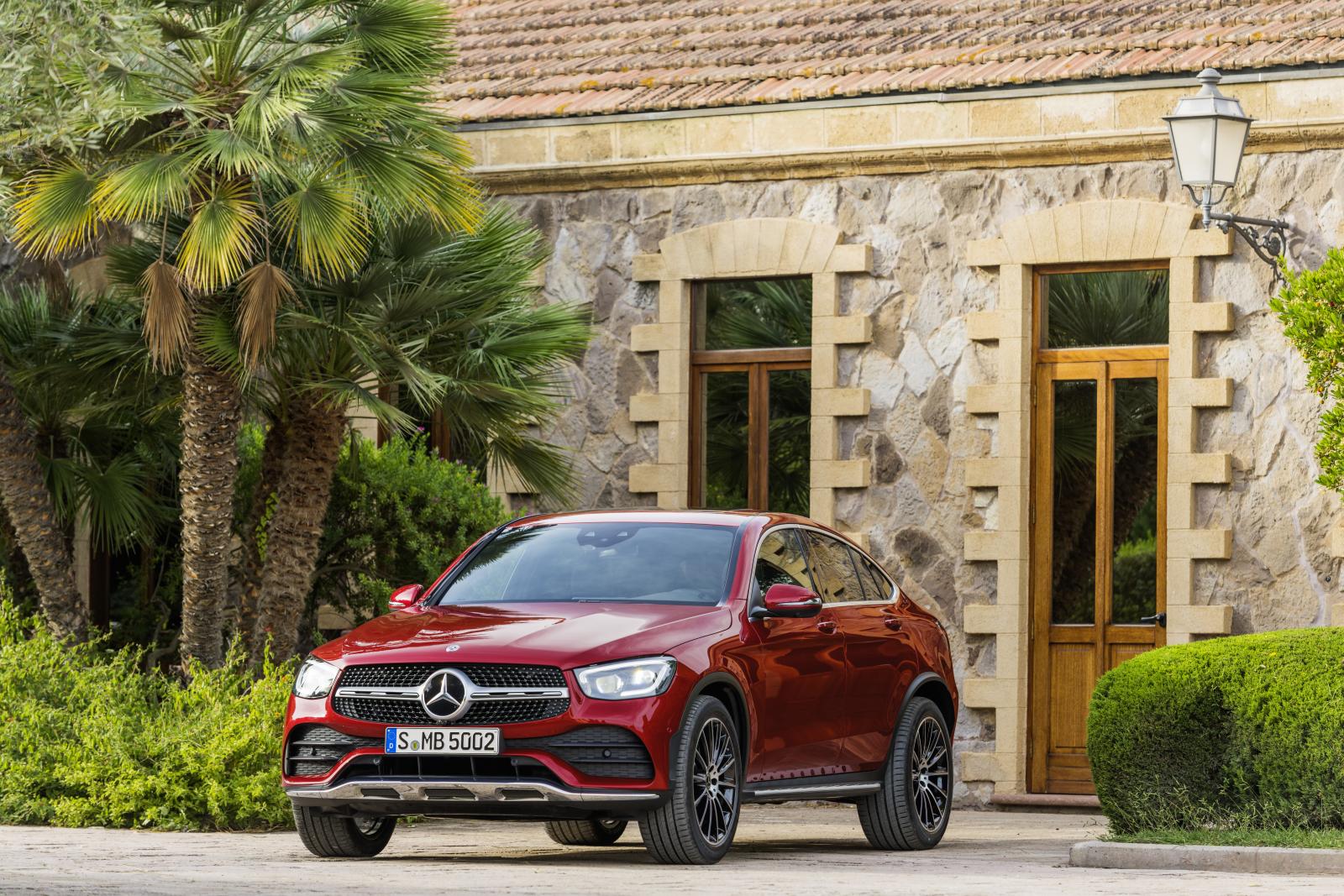 Finputsad design och nya motorer för GLC Coupé