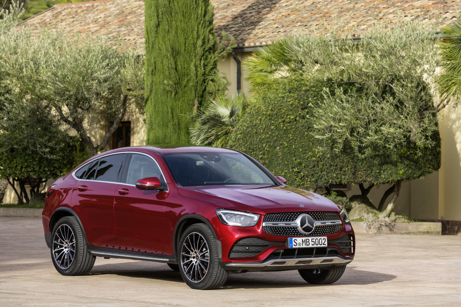 Finputsad design och nya motorer för GLC Coupé