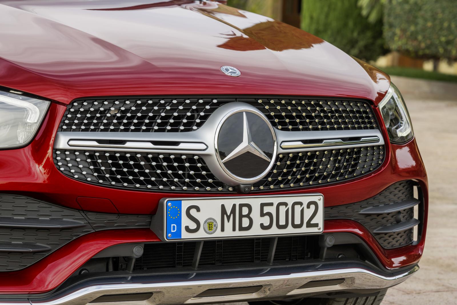 Finputsad design och nya motorer för GLC Coupé