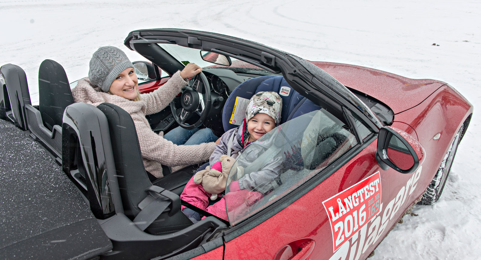 Friluftsliv. Mazda MX-5 är inte den bästa barnbilen, men ger kvalitetstid åt ett barn åt gången.