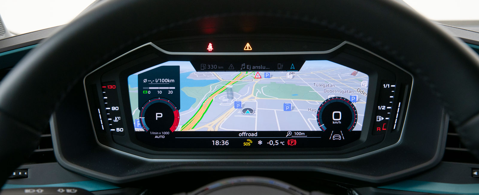 Den 10,25 tum stora skärmen är en del av A1:s standardutrustning. Extremt mycket information kan ge det hela ett lätt rörigt intryck. För möjligheten att växla och anpassa mätarnas layout tar Audi 13 400 kronor.