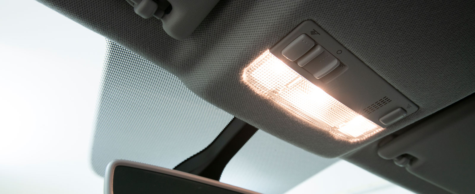 Identisk innerbelysning med Fabia och enklare än de i A1 och Polo. I A1 är varmgult ljus utbytt mot vitare LED-lampor.