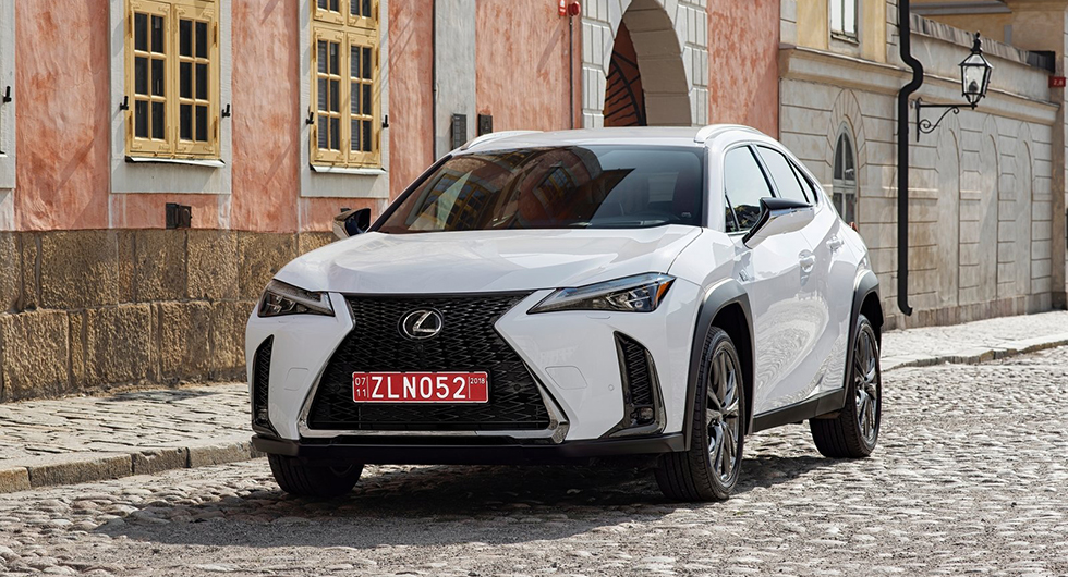 Lexus UX.
