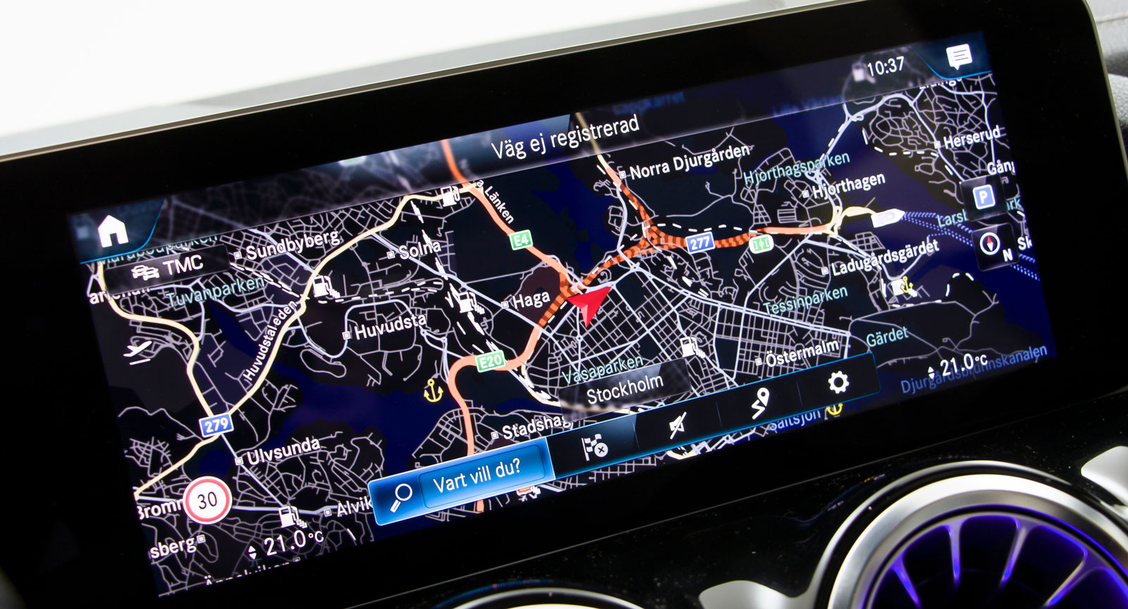 Mercedes’ största system har oändliga funktioner och möjligheter att styra saker och ting. Principerna är enkla, sedan gäller det att minnas vad som finns var.