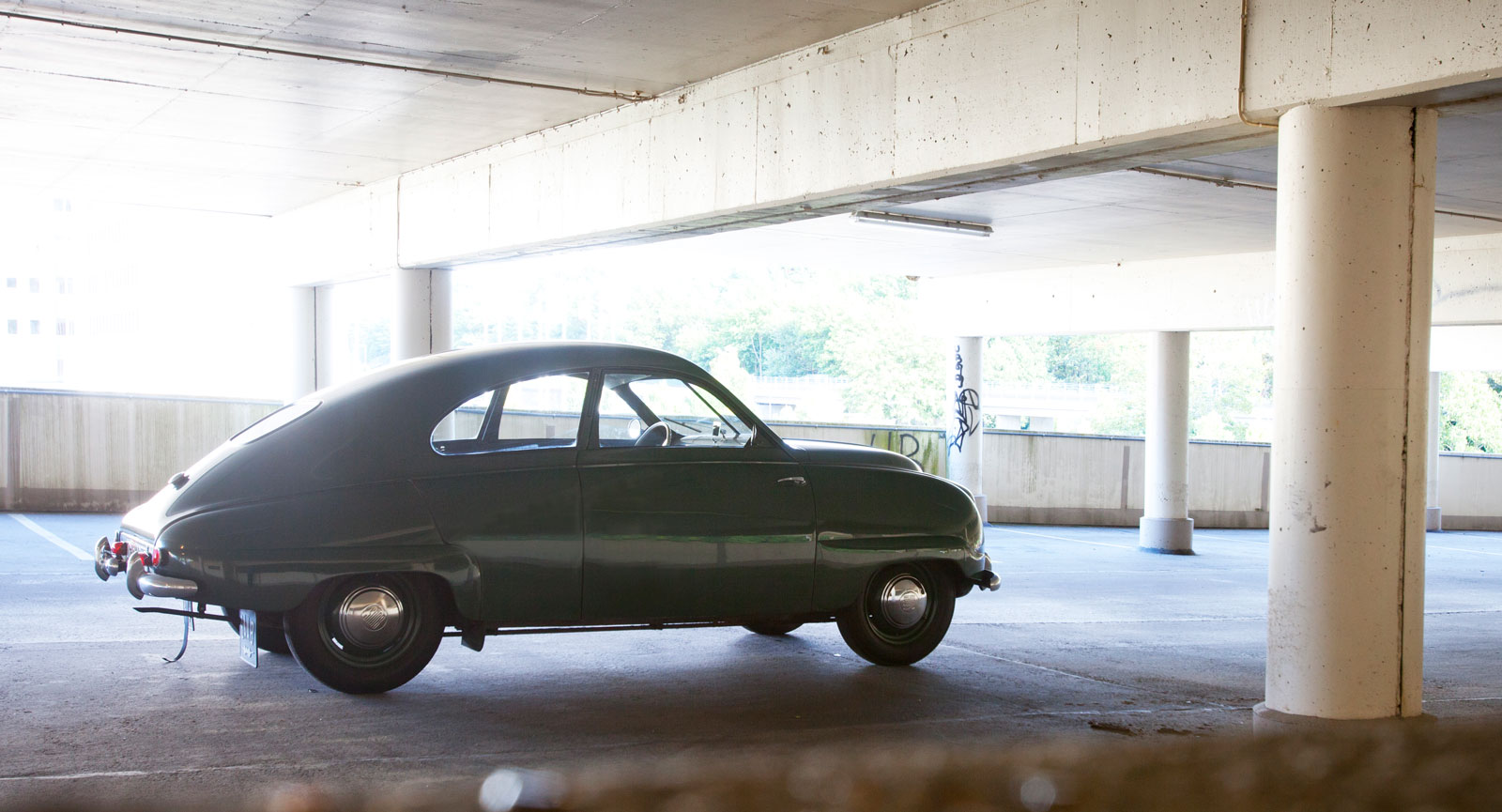 Bengt Sjöström i Gävle köpte 1950 en ny Saab för 6 550 kr. Han behöll den resten av sitt liv, idag har den inte ens rullat 6 000 mil och är helt orörd, bara exemplariskt ompysslad.