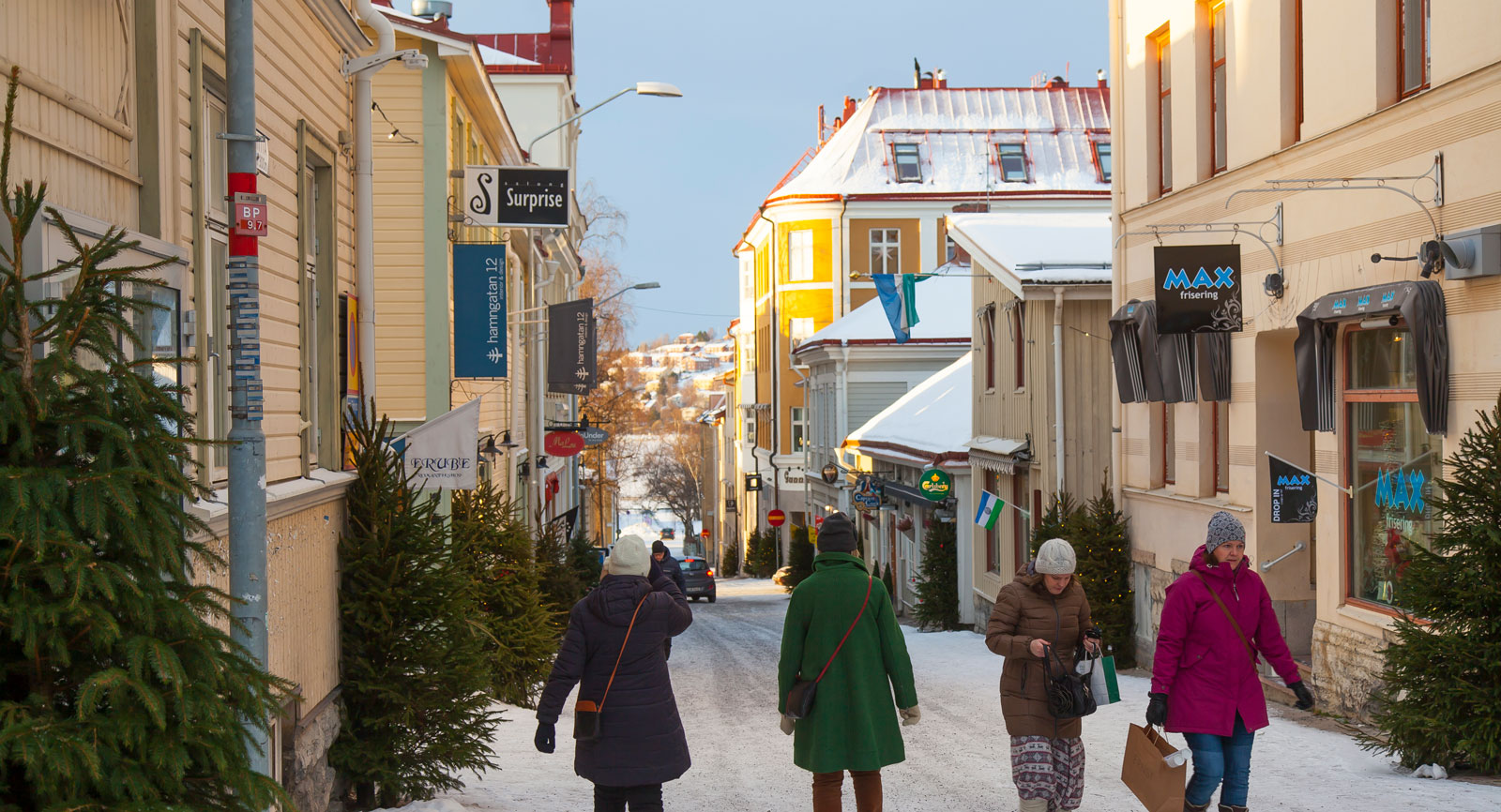 De gamla innergårdarna i Östersunds centrala delar har renoverats och blivit populära mötesplatser.