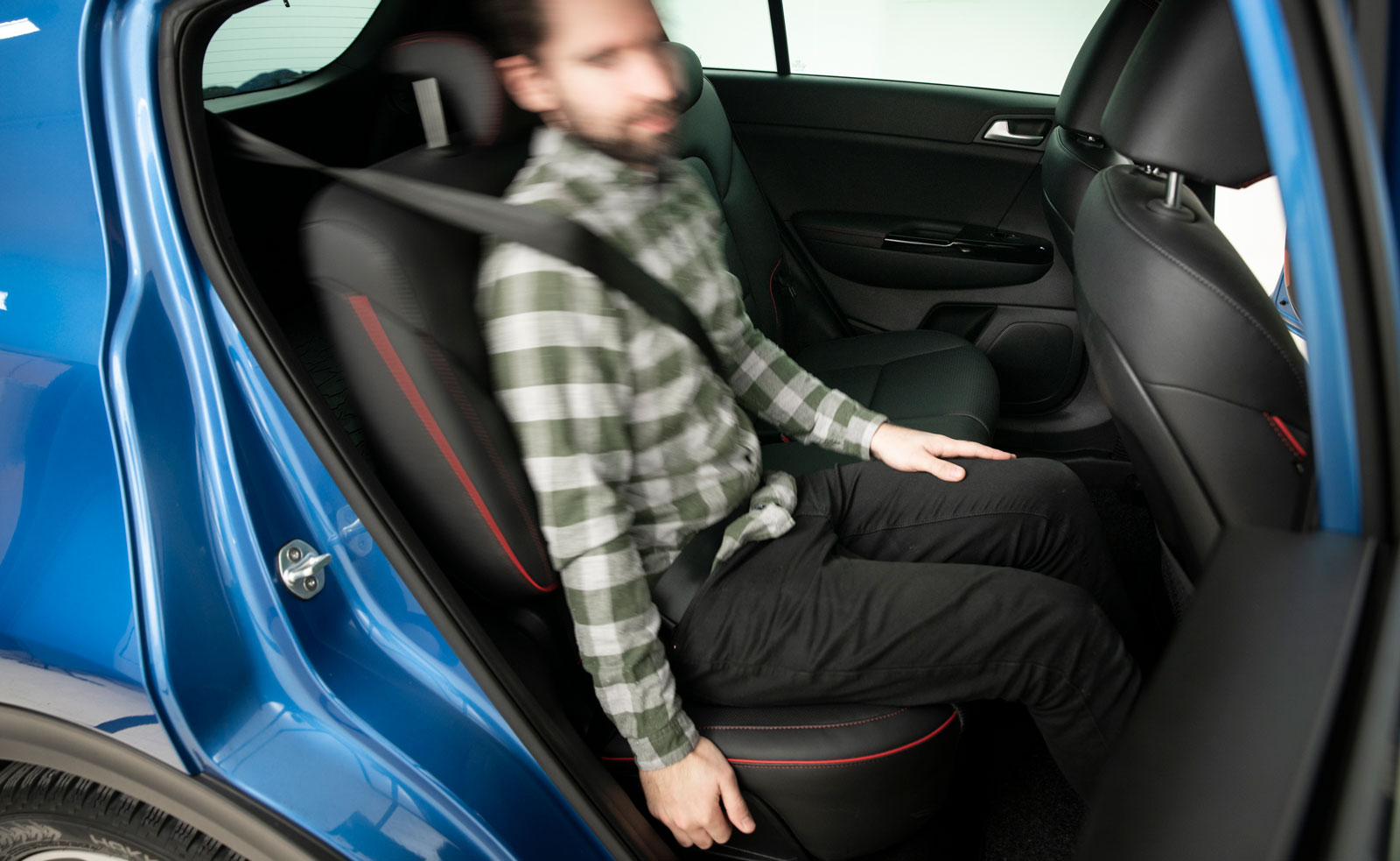 Kia – vinklingsbart ryggstöd i baksätet. Finns även i Honda och Ford.
