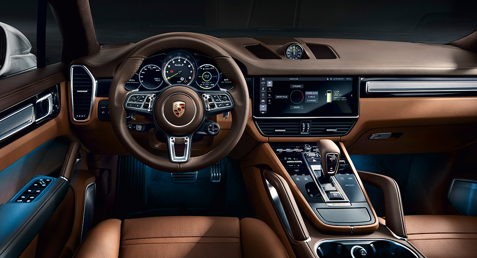 Porsche Cayenne laddar vidare
