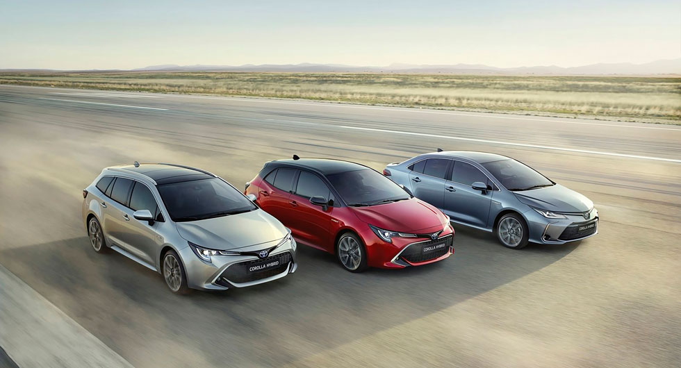 Nya Corolla kommer med tre olika karosstyper, men ingen laddversion. Toyota anser att miljönyttan med många snåla hybrider blir större än några få elbilar.