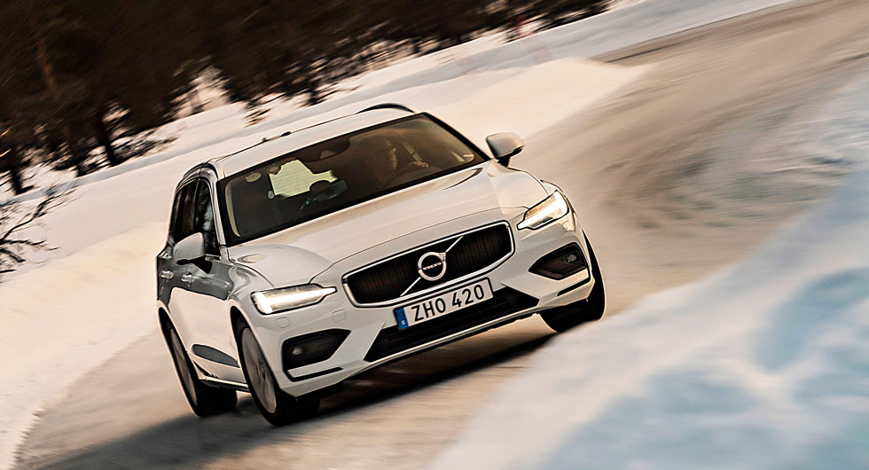 Framhjulsdrivna Volvo V60-bilar användes för att utvärdera köregenskaperna på samtliga underlagstyper.