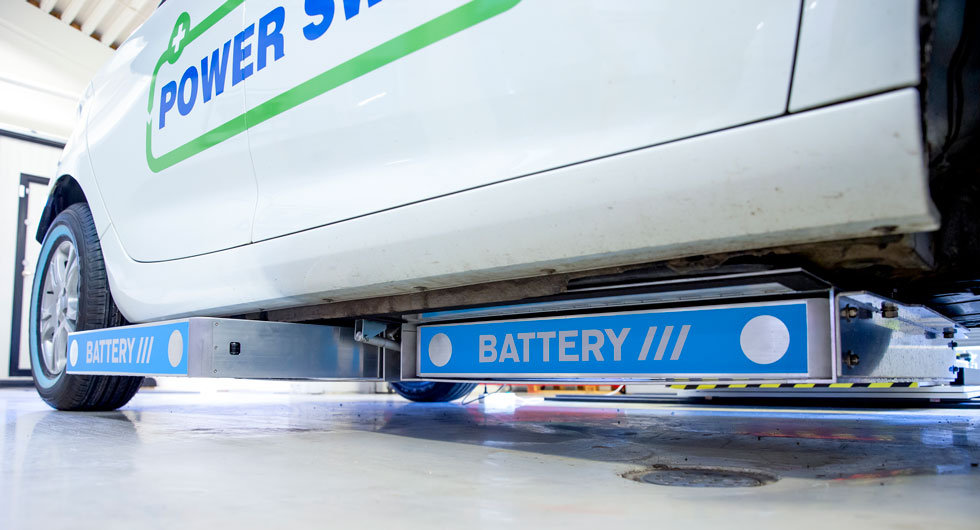 Två batterier på vardera 125 kilo är enklare att hantera än ett stort, menar Powerswap.