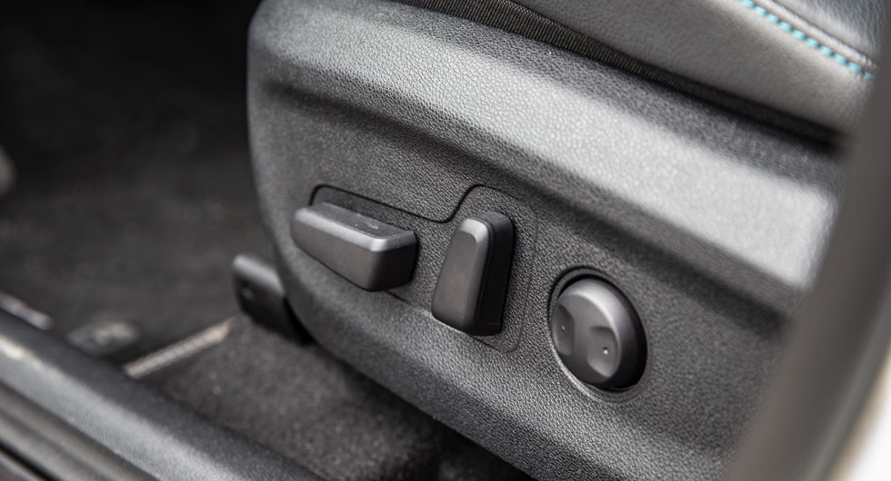 Elstyrd förarstol hör inte till vanligheterna i den här klassen. Funktionen är inte standard till e-Niro, bilen måste minst vara utrustad med Advance Plus-nivå som höjer priset med 30 000 kr.