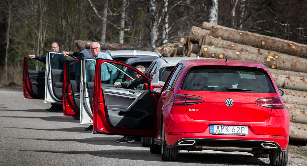 Veteranen Golf ligger sist i ledet och samlar ihop skocken av nya konkurrenter.