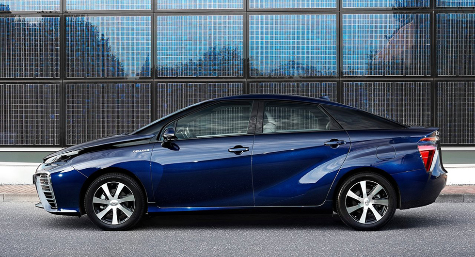 Gamla Toyota Mirai.