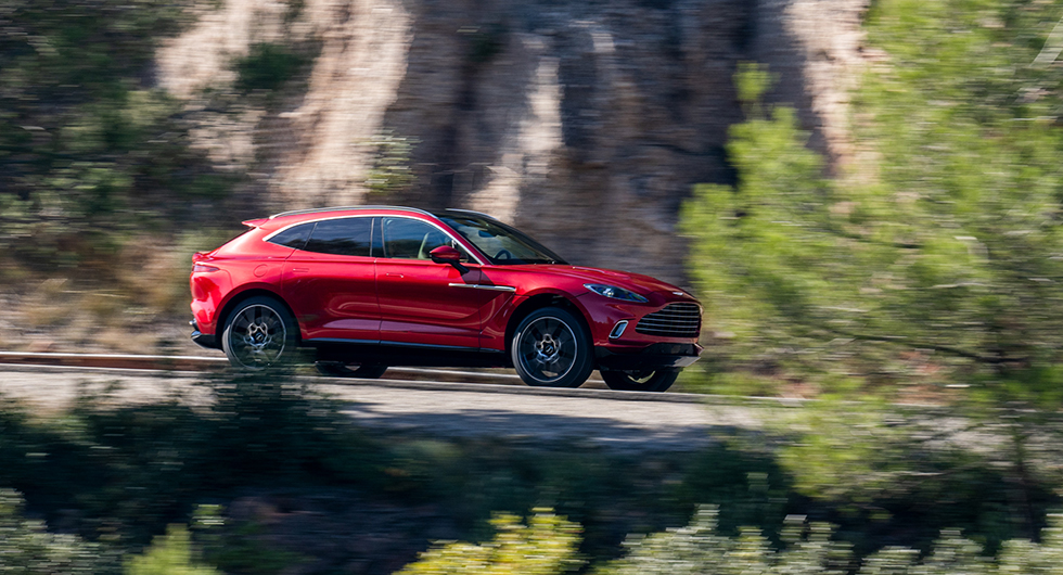 Aston Martin kliver upp i suv-världen med DBX