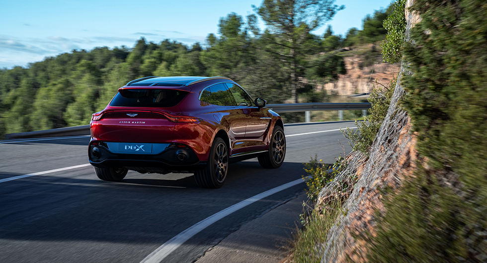 Aston Martin kliver upp i suv-världen med DBX