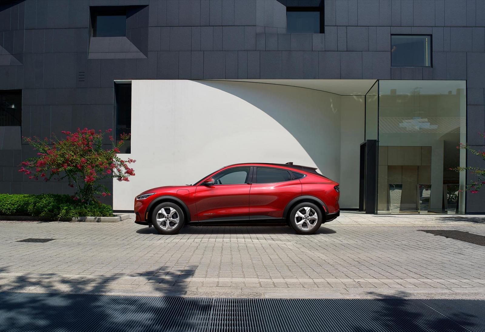 Eldriven Mustang-SUV med lång räckvidd