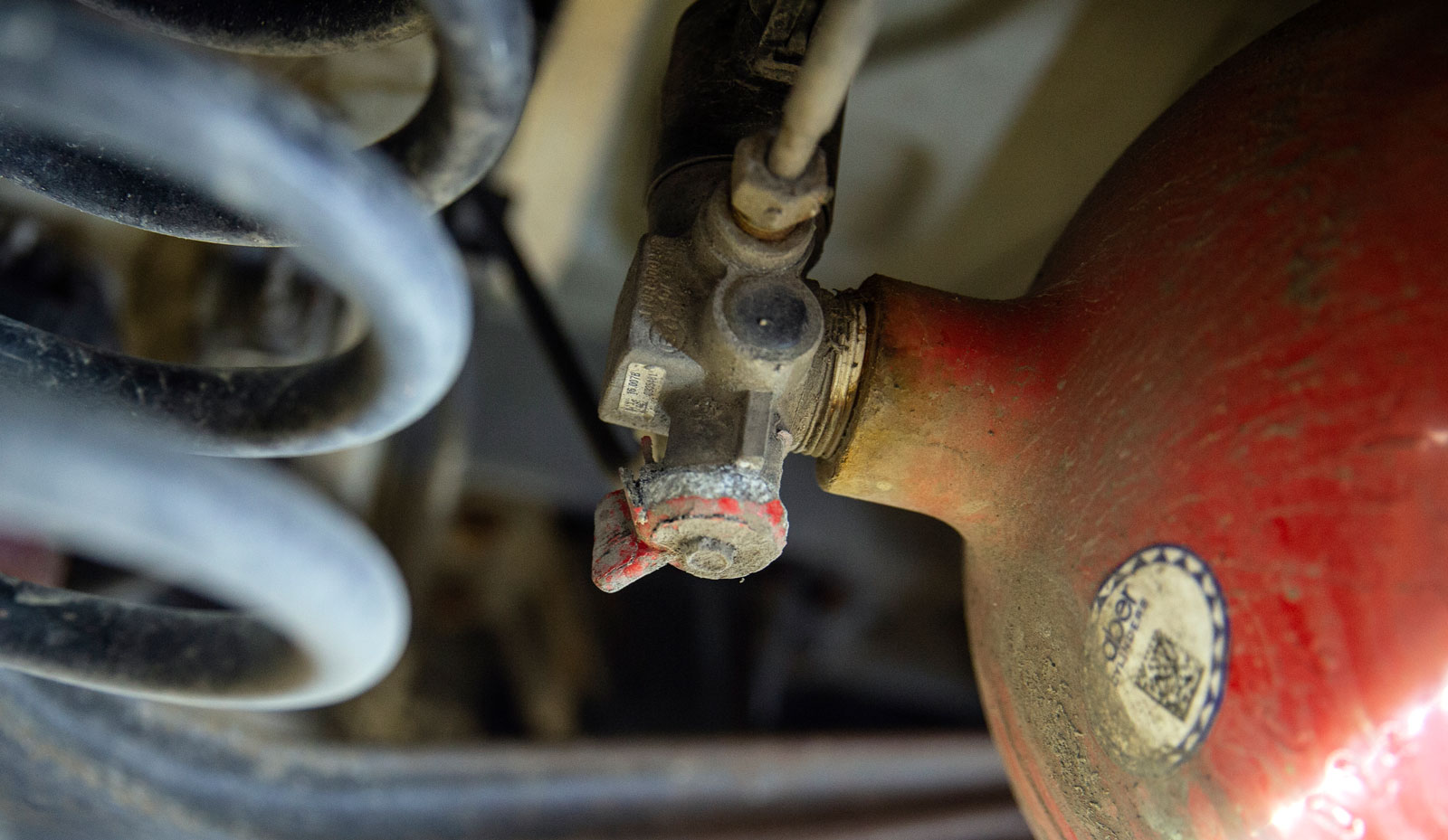 Avstängningskranen för gasen på en treårig Opel Combo är så oxiderad att den inte går att rubba.