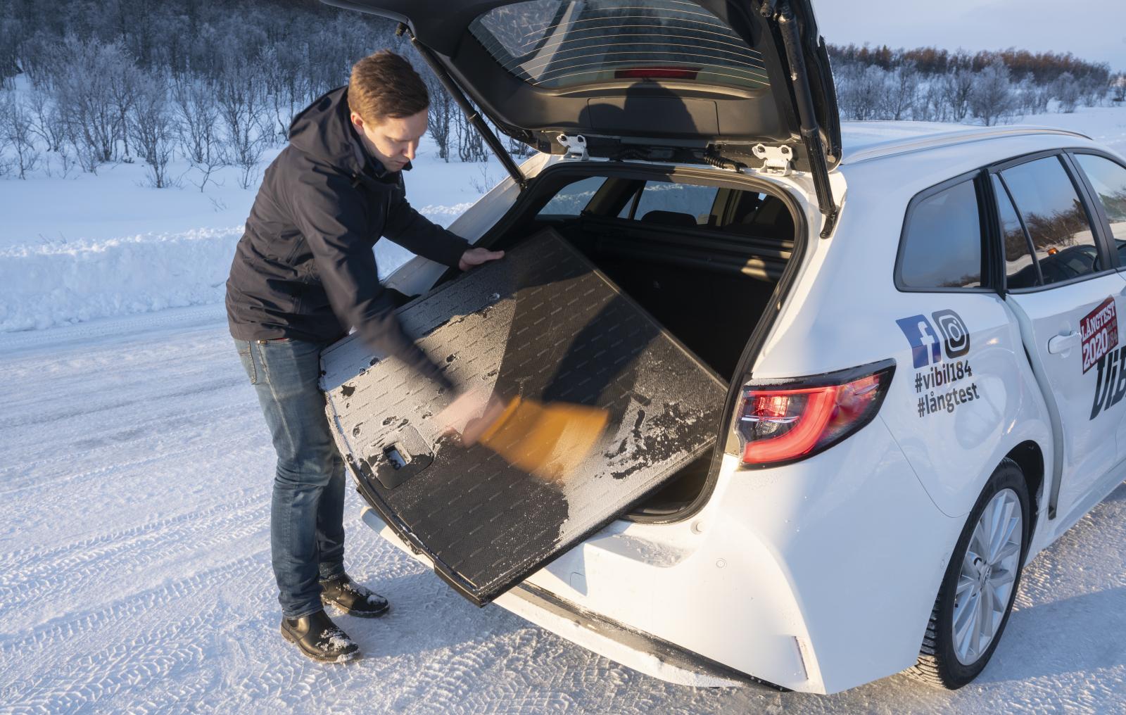 Toyotas oömma, vänd- och urtagbara bagagerumsgolv är en utmärkt vinterfiness.