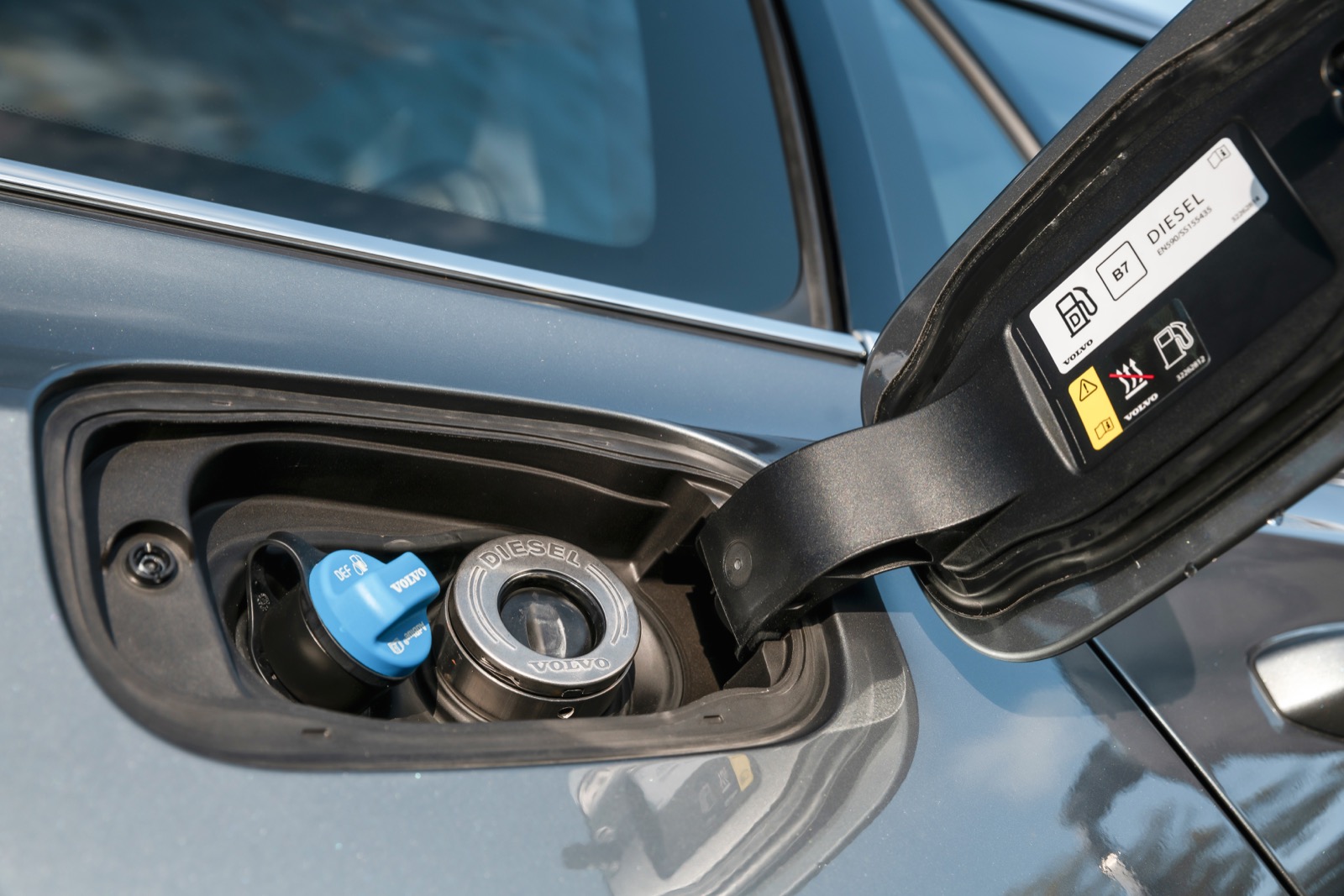 Alla nya Volvobilar är godkända för den syntetiska HVO-dieseln som sänker det fossila CO2-utsläppet med upp till 90 %.