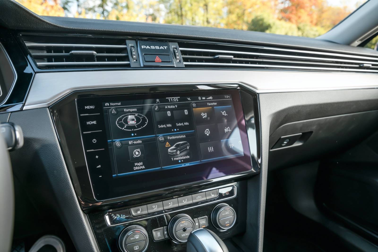 Volkswagen: Discover Pro-skärmen (tillval) saknar volym- och zoomvred, men kan bläddra i menyer och mediaspår via handgester. Krispig och klar upplösning.