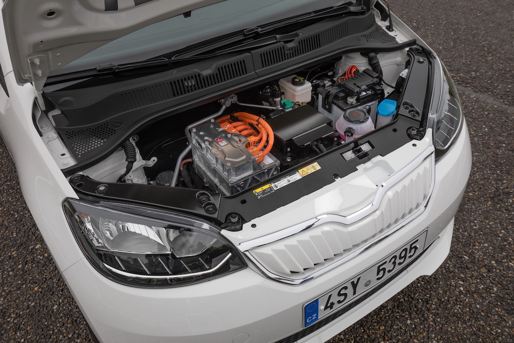 Elmotorn levererar 83 hk med en batterikapacitet på 36,8 kWh.