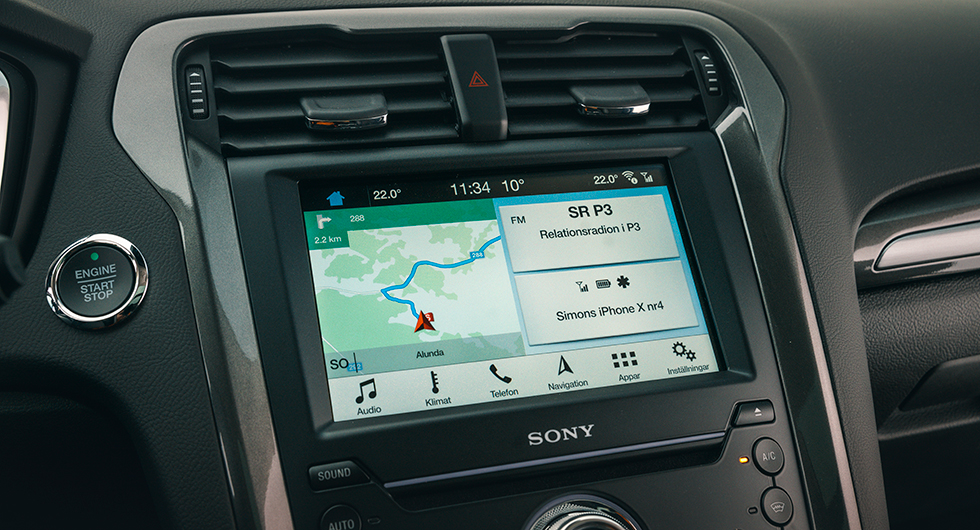 Ford: Sync 3 står sig bra. Tydliga ikoner men systemet är inte gjort för mer omfattande bilinformation. Grafiken för hybriddrivlinan hittas därför under ”appar”.