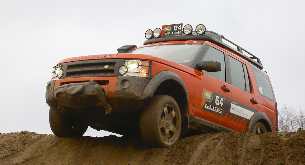 Land Rover Discovery är terrängbil på riktigt – klarar lervälling och branta backar.