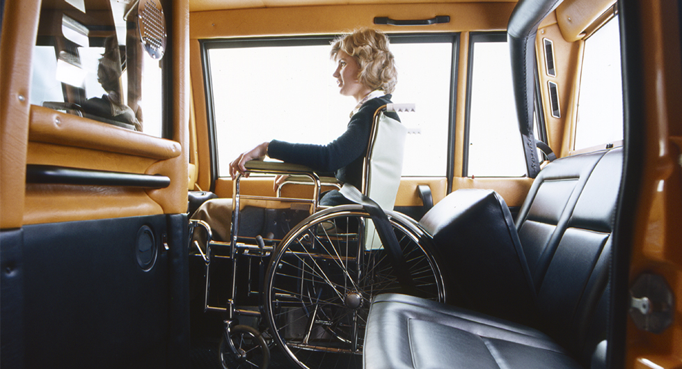 Att taxibilarna skulle vara tillgänglig för den med ett handikapp var en viktig komponent i projektet. En vadderad bom skulle ersätta säkerhetsbältet i baksätet, frågan är hur ren den hade varit i slutet av ett arbetspass?