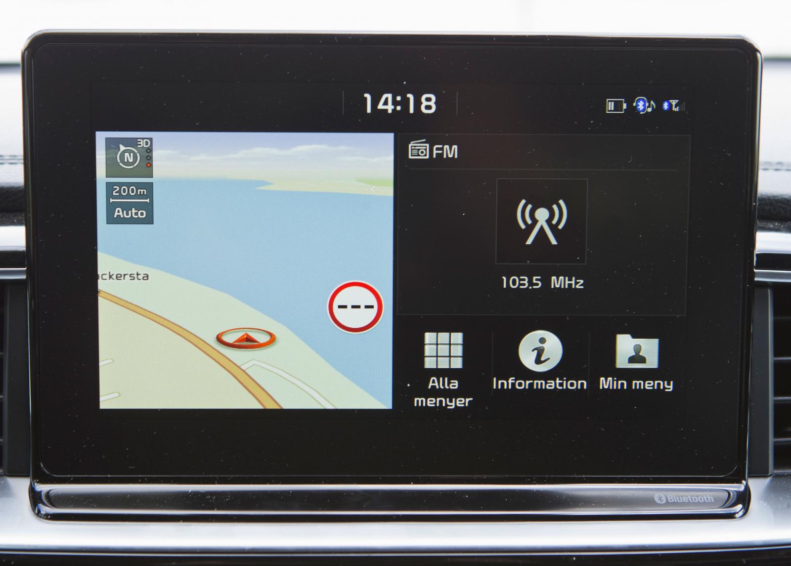Kia:
Kia har (förstås) samma system, men inställningsvreden återfinns ett stycke ned på panelen. Snabb bluetoothkoppling i både i30 och Ceed.