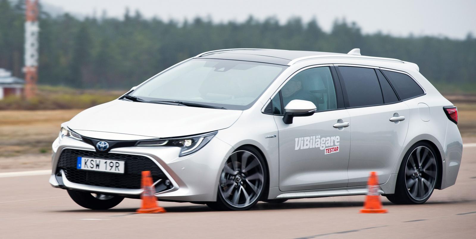 Toyota häver sig tungt och har vevig styrning utan känsla. Klarar knappt 70 km/tim.