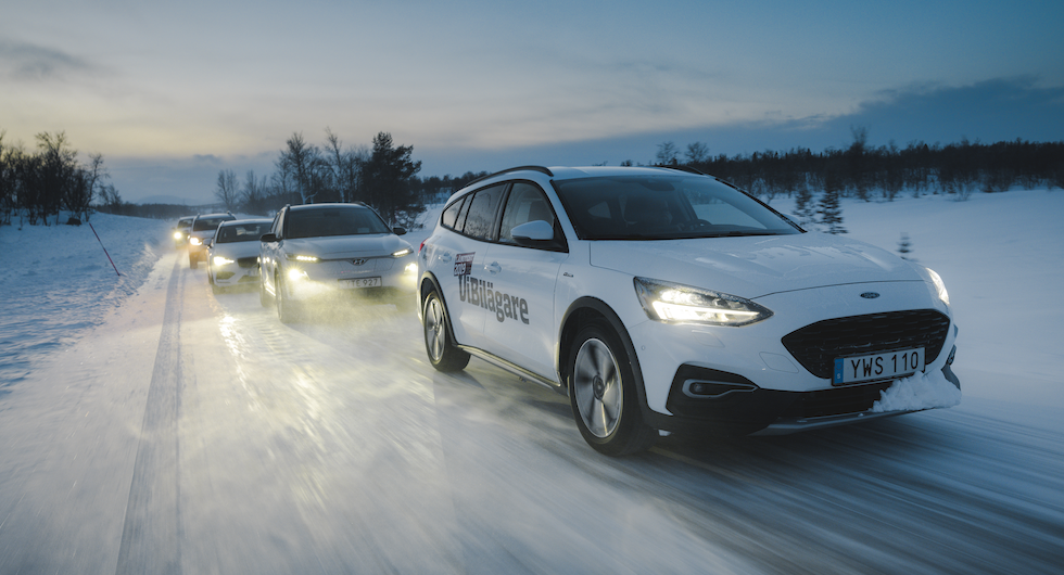 Nästan bara vitt LED-sken så vitt vi kan se. Men vilken vit testbil lyser starkast?